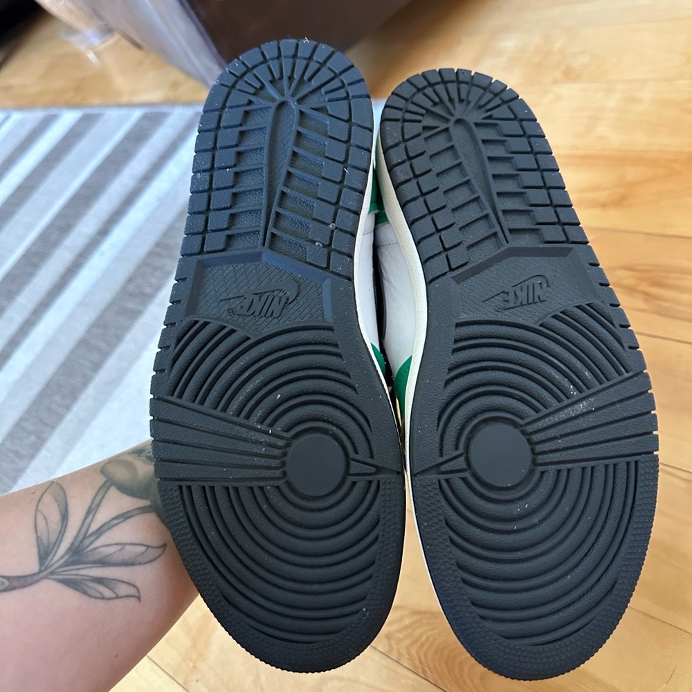 Air Jordan 1 Retro High OG “Lucky Green” - Picture 10 of 14